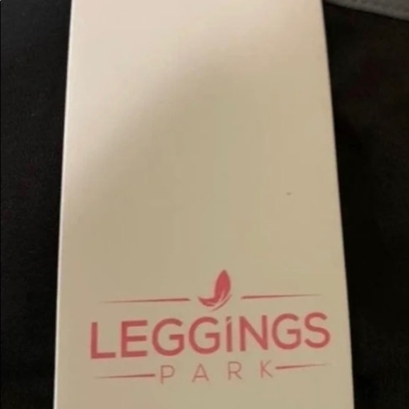 New Sports Bra Leggings Park woman’s size s/m - Picture 6 of 7